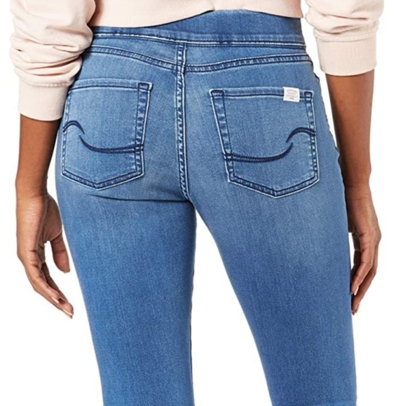 Levi's Perfectly Slimming Pull-On Crop Jeans Womens 12 Blue Mid Rise - Picture 3 of 5